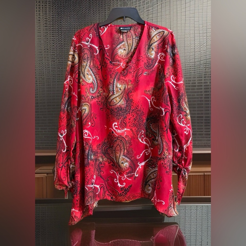 Maggie Barnes Women’s Red Paisley V Neck Shear Blouse w/Asymmetrical Hem-